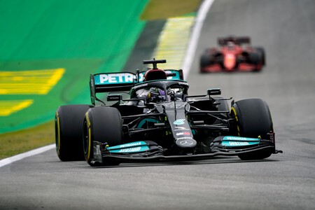 ¡Descalificado! Lewis Hamilton tendrá que salir último en la clasificación al sprint por irregularidades en su Mercedes