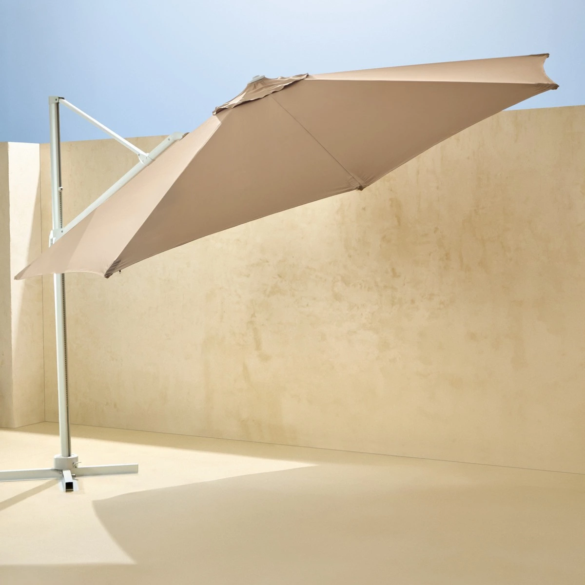 El Corte Inglés - Parasol redondo excéntrico con estructura en gris New Gobi El Corte Inglés.