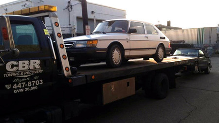 Dolorpasión™: Cremà de dos Saab 900 en un videoclip