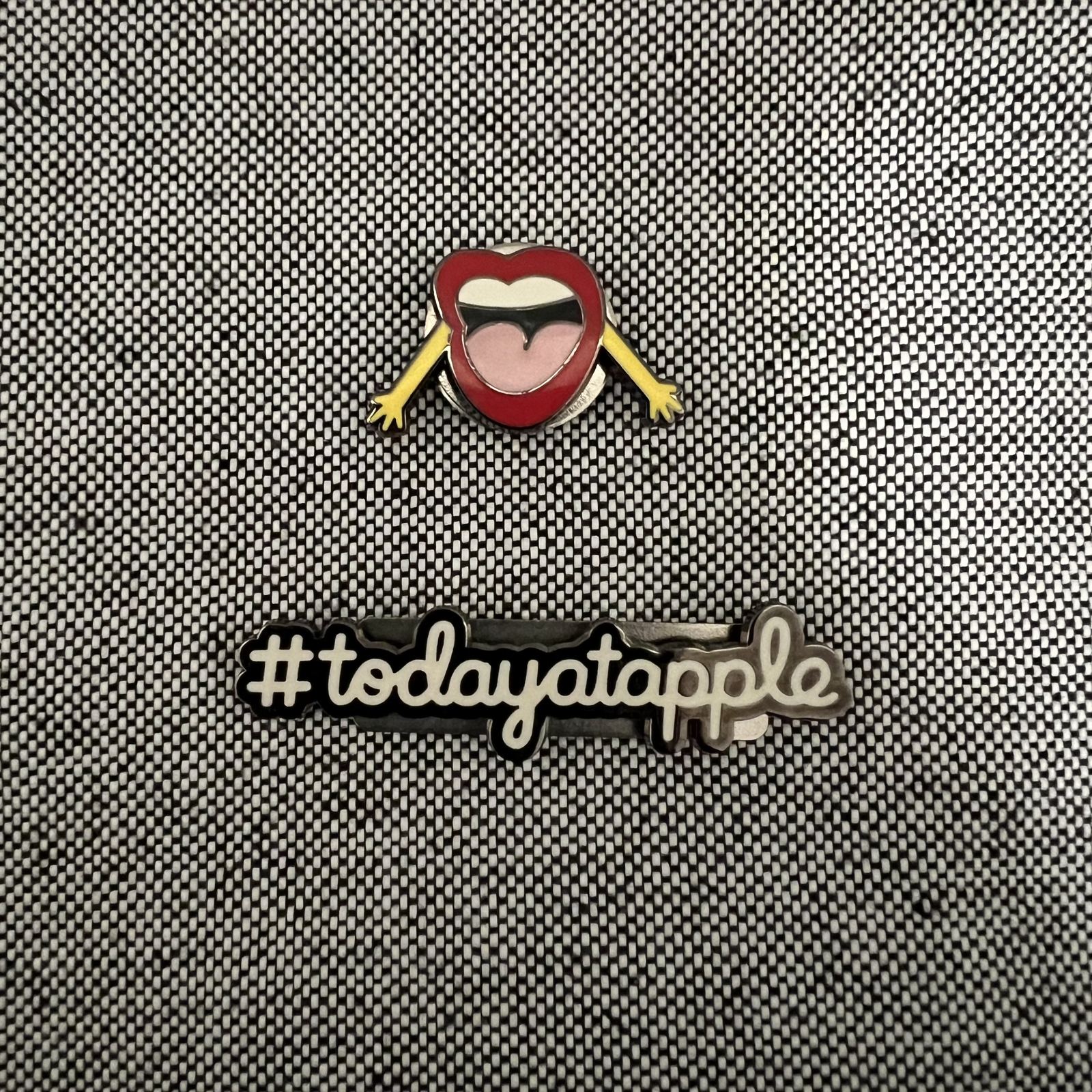 PAQUETE Alfileres Magnéticos Boca Vintage Exclusivos para Empleados de Apple # Hoy en Apple