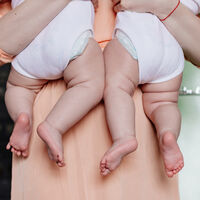 Es mamá de gemelos y no puede identificarlos. "Tengo que ir a la policía para que le tomen la huella digital y me digan cuál es cuál"