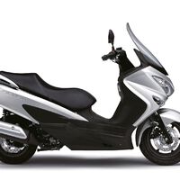 Hay futuro para la Suzuki Burgman: unas patentes muestran una versión 100% eléctrica del scooter GT japonés 