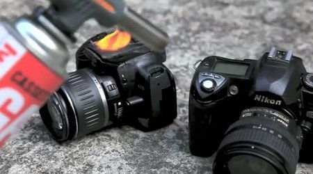 Nikon D70 Vs Canon 400D torturadas por un friki