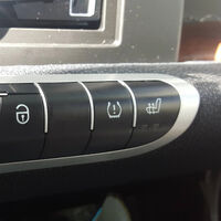 Para qué sirve el botón de un signo de exclamación en el carro y cuándo deberías usarlo