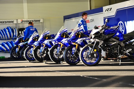 Cardoso School Yamaha Yzf R1 04