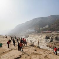 Esta cascada está en China y es de color amarillo