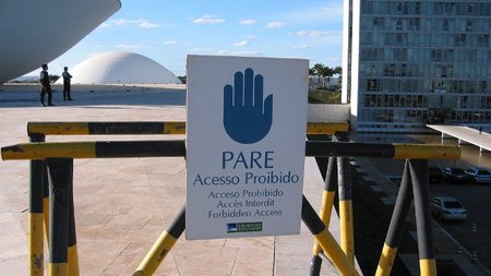 Limitando el acceso a Internet o café para todos en las empresas