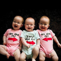 ¿La mejor manera de diferenciar a gemelos (o trillizos)?: ¡con ropa molona! 