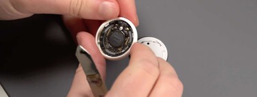 Apple se lo pone difícil a los "amantes de lo ajeno". El primer desmontaje del AirTag 2 confirma un esperado cambio en el altavoz