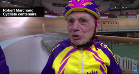 Robert Marchand, ciclista de 105 años, bate el récord de la hora en bicicleta