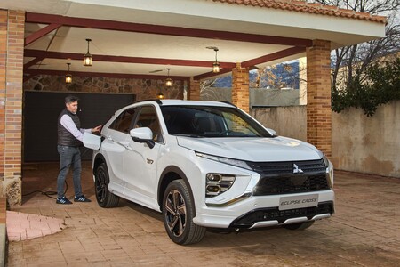 Mitsubishi Eclipse Cross Phev Cargando