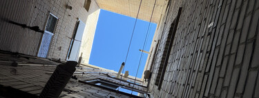 La Ley de Propiedad Horizontal puede parar a tu vecino fumador: así regula el problema de las colillas en el patio