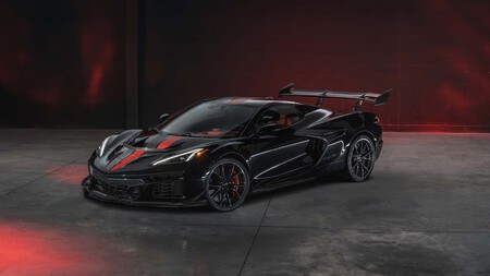 Chevrolet 2026 Corvette Zr1x Black Front Angle