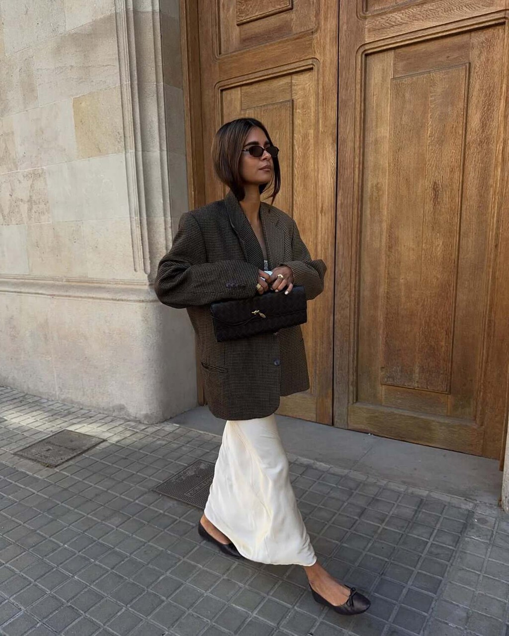 Las New Balance súper coquette que las chicas clásicas han sustituido por sus tacones porque son muy elegantes  