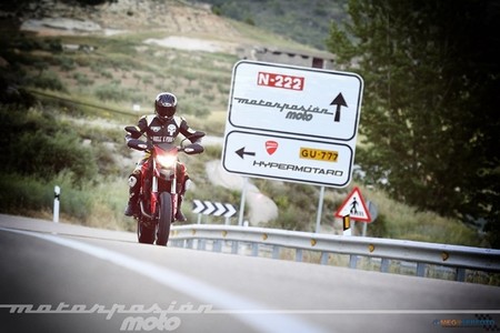 Ducati Hypermotard, prueba (conducción en autopista y pasajero)