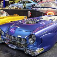 Este espectacular Ford modificado está en subasta: tiene techo de burbuja, llantas cubiertas y varios premios