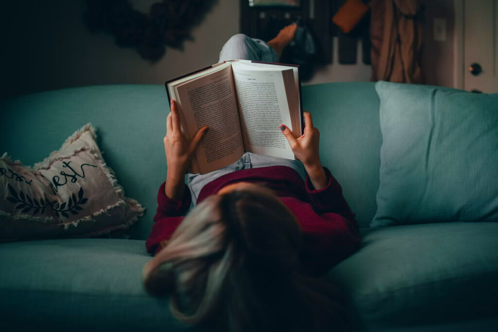 Por qué nos cuesta tanto terminar un libro hoy: el impacto de internet