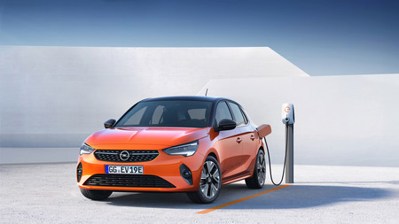 El Opel Corsa ahora es también eléctrico, anuncia 330 km de autonomía y añade nuevo apellido: Corsa-e