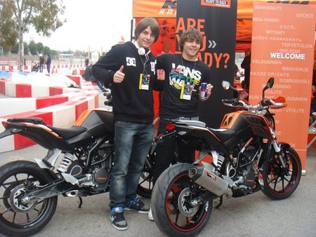 Las KTM 125 Duke listas para pasar a manos de sus probadores