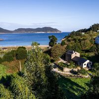 El pueblo marinero de Galicia que los turistas aún no han descubierto: una escapada camper entre playas casi vacías y acantilados