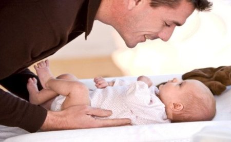 No se aumentará la duración del permiso de paternidad