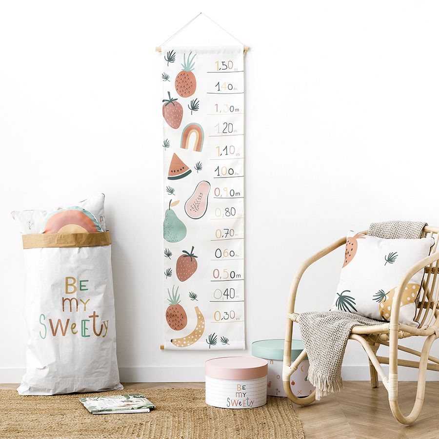 Medidor con detalles de frutas ideal para colar en la pared