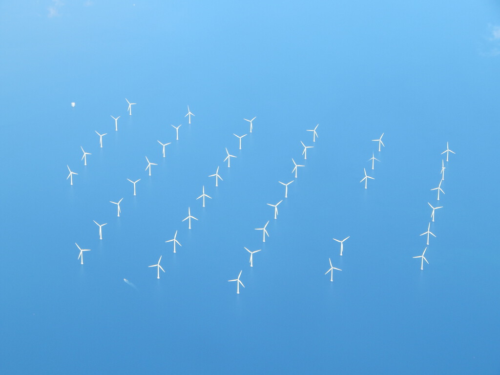 Los países del norte de Europa están a tope con la eólica offshore. Así que han empezado a robarse el viento entre ellos