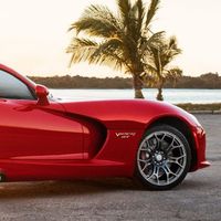 Dolorpasión™: Otro ridículo captado en video en un Cars & Coffee. Esta vez le tocó a un Dodge Viper