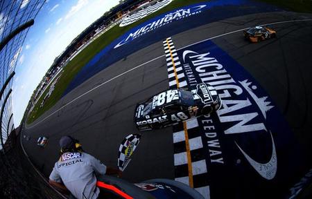 Jimmie Johnson vuelve a ganar, y van tres
