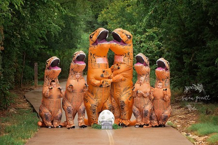 La familia T-Rex y el anuncio de embarazo más divertido que has visto