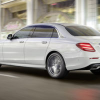 Así es el Mercedes-Benz Clase E LWB, la batalla larga que se presenta en el Salón de Pekín