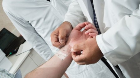 Llega el primer parche de ibuprofeno para poner en nuestra piel
