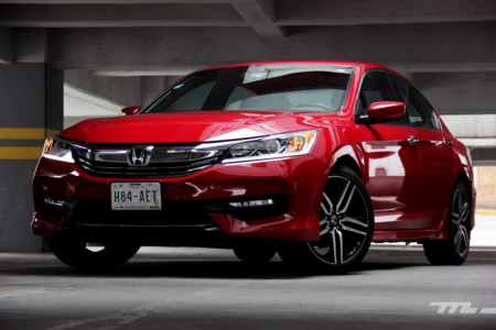 Probamos el Honda Accord Sport: Prueba de que lo sobrio siempre tiene un lado picante
