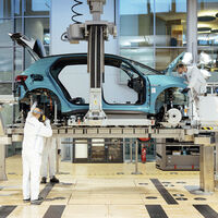 A un año de que Europa revise la prohibición de los coches gasolina, las marcas más importantes están dando marcha atrás con el coche eléctrico 