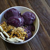 "É tendência e tem mais antioxidantes do que mirtilos": a ascensão nutricional do açaí na Europa 