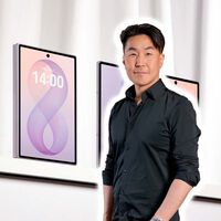 Hubert Lee, VP y jefe de diseño MX en Samsung: "El pasaporte está diseñado para ser fácil de llevar, sostener y leer. Esos principios moldearon el Fold8" 