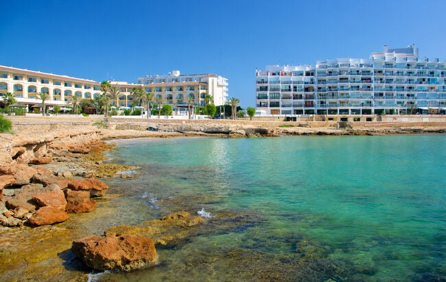 Viajes Escapadas Turismo Espana Ibiza Eclipse Solar 2026 Playa Buena Comida Costa Bonita Tranquila Vacaciones Agosto
