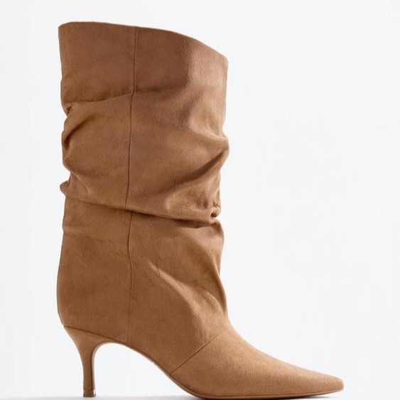 Bota tacón fruncida efecto ante

