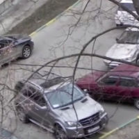 En Rusia te enseñan a reservar una plaza de aparcamiento para tu SUV 