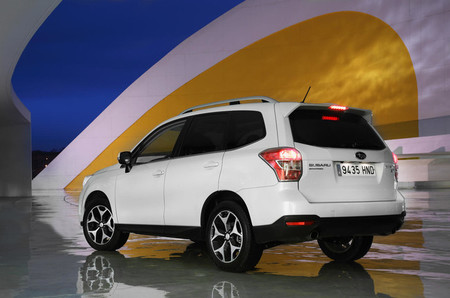Subaru Forester 2013, vista lateral trasera