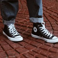 Amazon revoluciona las gangas rebajando a (casi) mitad de precio las zapatillas Converse más vendidas del momento