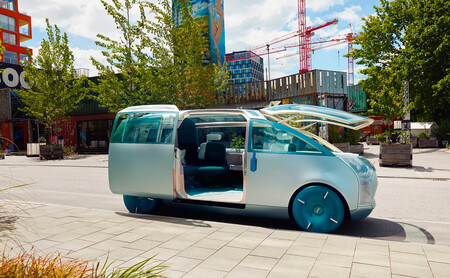El MINI Vision Urbanaut imagina una pequeña furgoneta eléctrica y autónoma con una sala de estar por interior