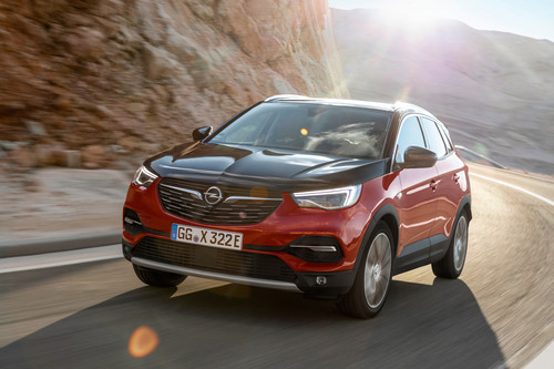Nuevo Opel Grandland X Hybrid4: 300 CV de SUV híbrido enchufable 4x4 con 50 km de autonomía eléctrica recargable en dos horas