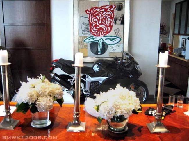 Decora el salón con una motocicleta