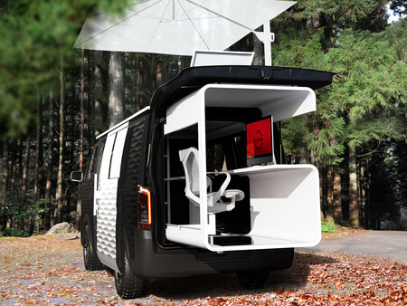 Esta furgoneta camper de Nissan es una oficina modular con azotea para hacer soñar a los teletrabajadores