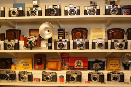 Si eres coleccionista, en eBay tienes un lote impresionante: 600 cámaras lanzadas entre 1880 y 1980