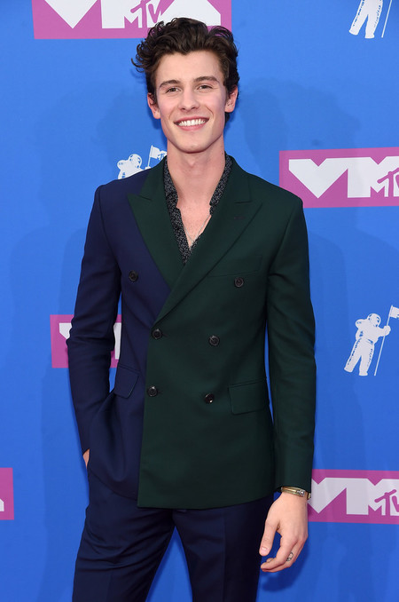 Shawn Mendes viste el perfecto traje de verano en los MTV Video Music Awards