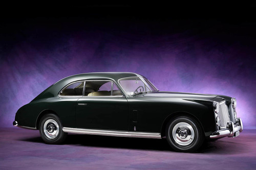 Esta es la rebuscada historia del Bentley Cresta, diseñado en Italia y fabricado en Francia