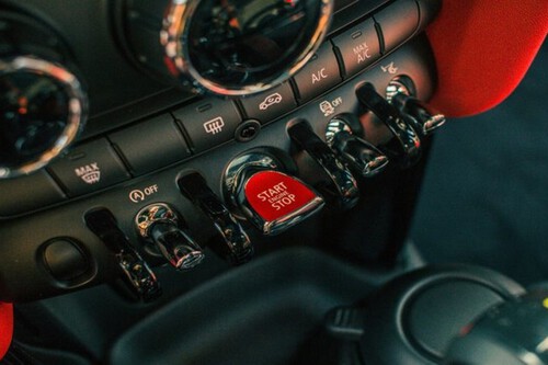 Painel / Imagem: Kelvin Mah (Unsplash)