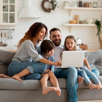 La compra de ordenadores se dispara en esta vuelta al cole: consejos de los expertos para elegir el mejor dispositivo para tu hijo